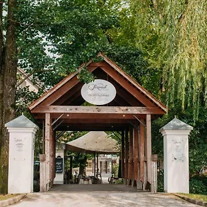 Hotel Dvor Jezersek Brnik, Cerklje na Gorenjskem