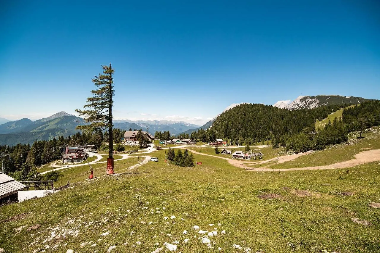 Apartments Zvoh, Krvavec, Ski-In, Ski-Out 戈雷尼斯卡地区采尔克列